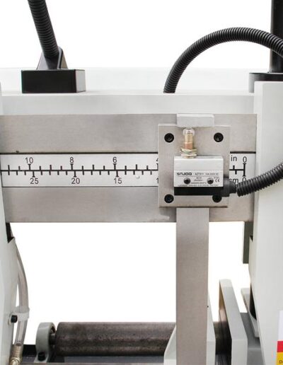 TGK-14 Maquina Sierra Cinta Doble Columna