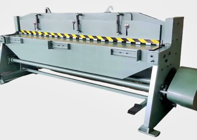 Guillotina de Lámina Motorizada Industrial para Corte Preciso de Metal - Guillotinas de Lámina Industriales